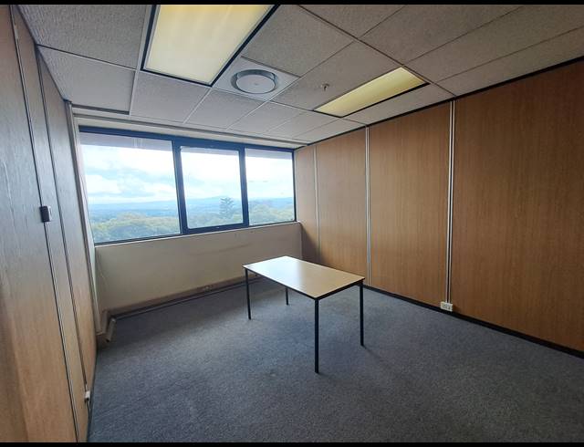 110M² OFFICE TO LET IN DUNKELD WEST